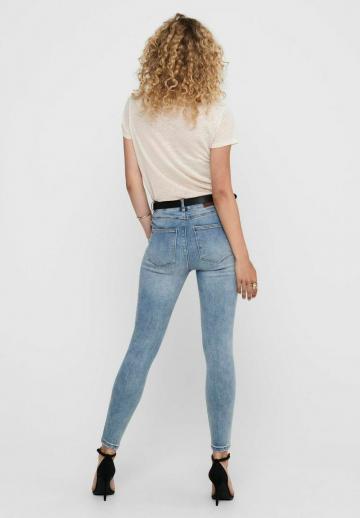 Узкие джинсы