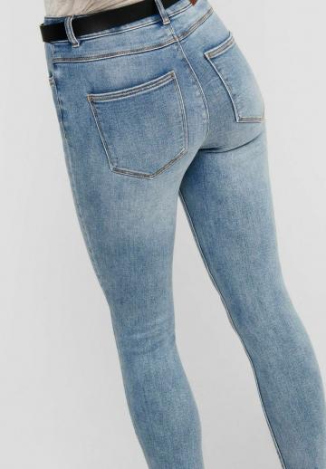 Узкие джинсы