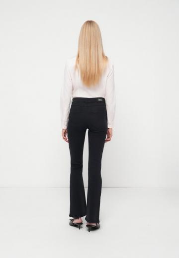 Клешеные джинсы