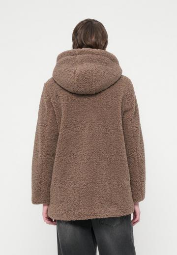 Короткое пальто