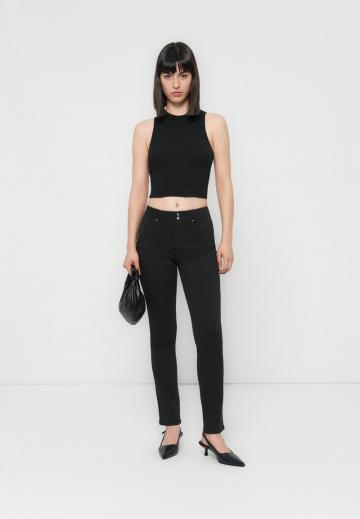 Узкие джинсы