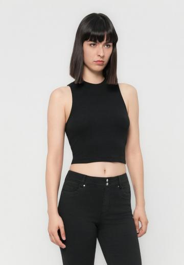 Узкие джинсы