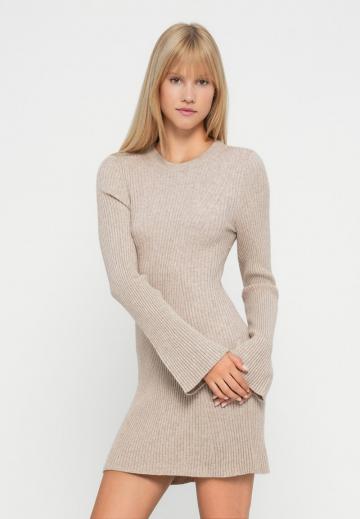 Вязаное платье