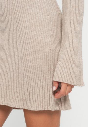 Вязаное платье