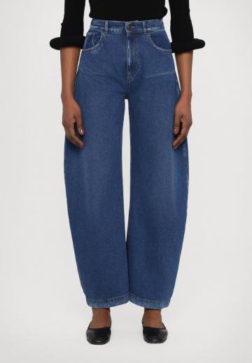 Джинсы бойфренда