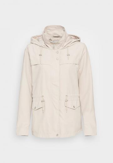 Куртка с накладнымит карманами