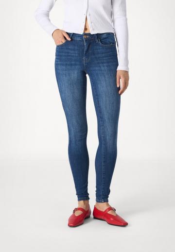 Узкие джинсы