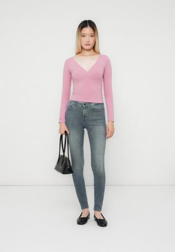 Узкие джинсы