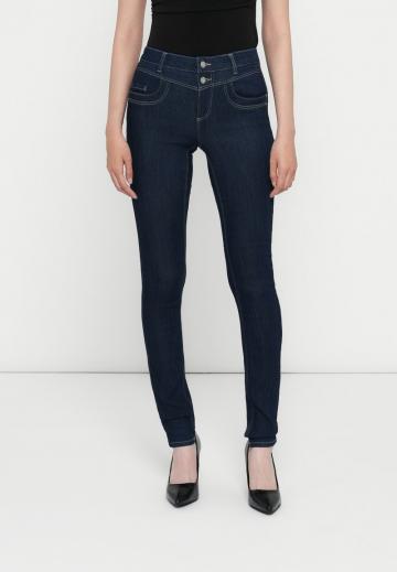 Узкие джинсы
