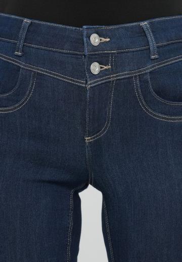 Узкие джинсы