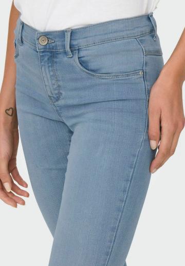 Узкие джинсы