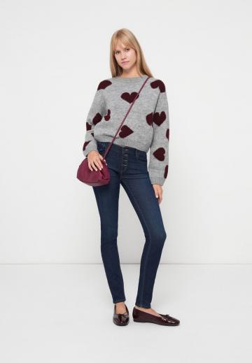 Узкие джинсы