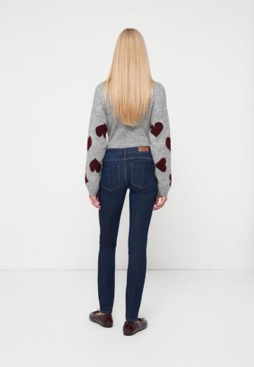 Узкие джинсы