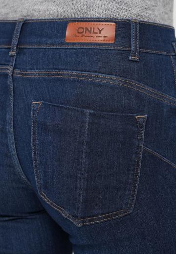 Узкие джинсы