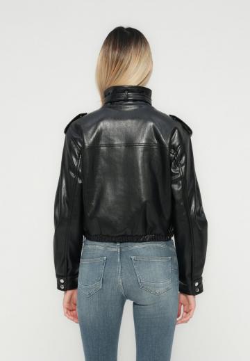 Короткая куртка