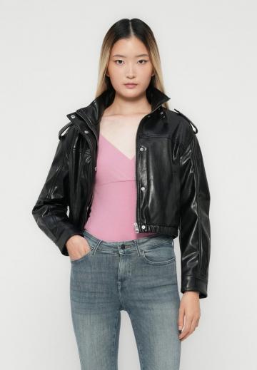 Короткая куртка