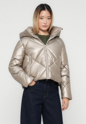 Зимняя куртка