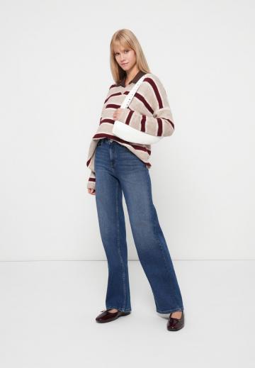 Пуловер в полоску