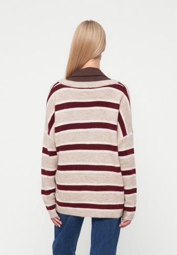 Пуловер в полоску