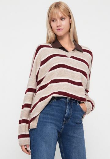 Пуловер в полоску