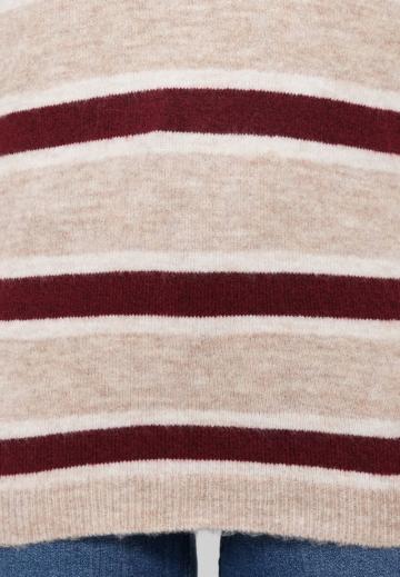 Пуловер в полоску