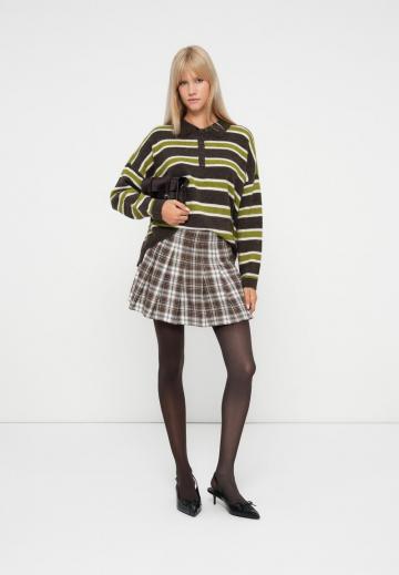 Пуловер с воротником поло