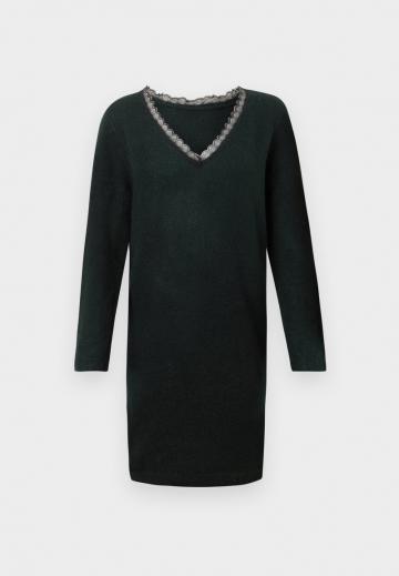 Вязаное платье