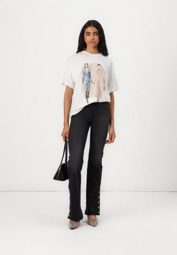 Клешеные джинсы