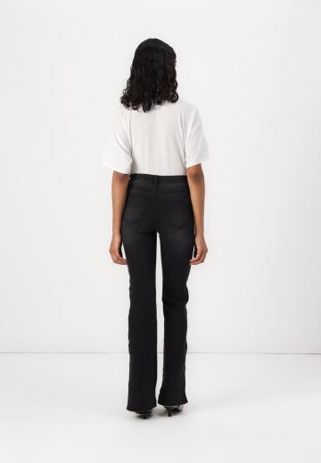 Клешеные джинсы