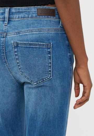 Клешеные джинсы