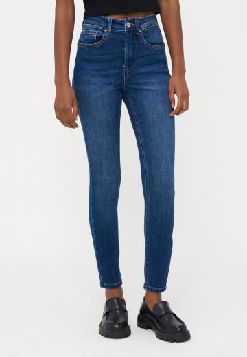Узкие джинсы
