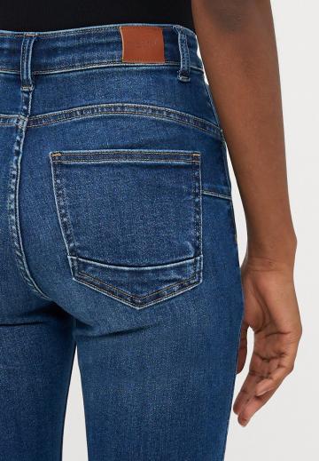 Узкие джинсы