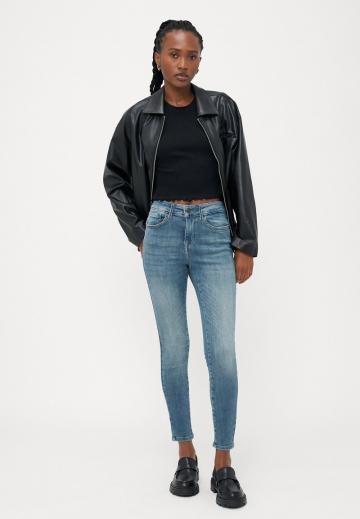 Узкие джинсы