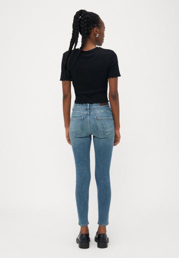 Узкие джинсы