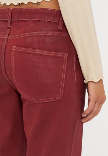 Прямые джинсы