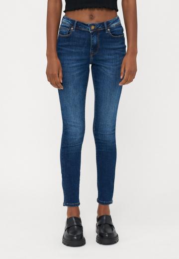 Узкие джинсы
