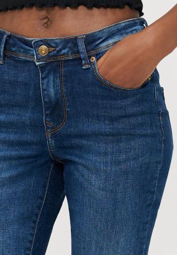 Узкие джинсы