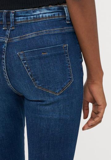 Узкие джинсы