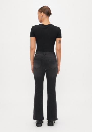 Клешеные джинсы