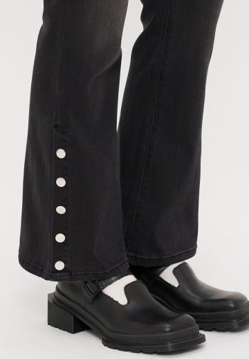 Клешеные джинсы