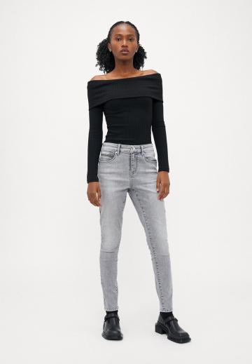 Узкие джинсы