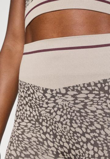 Спортивные штаны