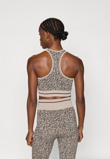 Спортивный топ