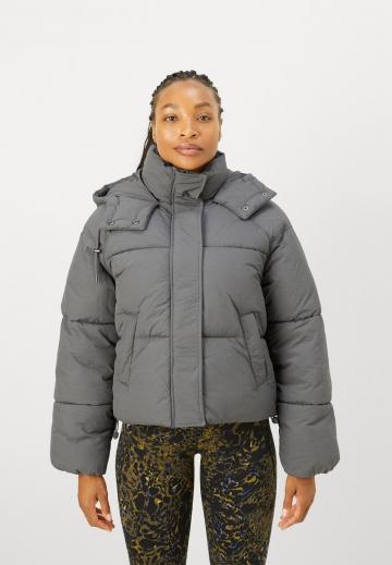 Спортивная куртка