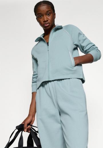 Спортивная толстовка