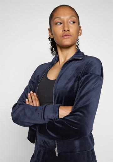 Спортивная толстовка