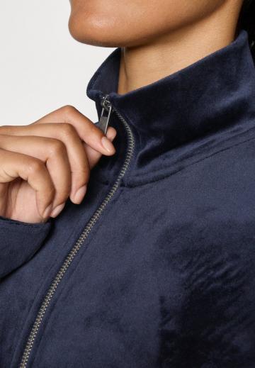 Спортивная толстовка