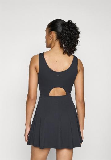 Спортивное платье