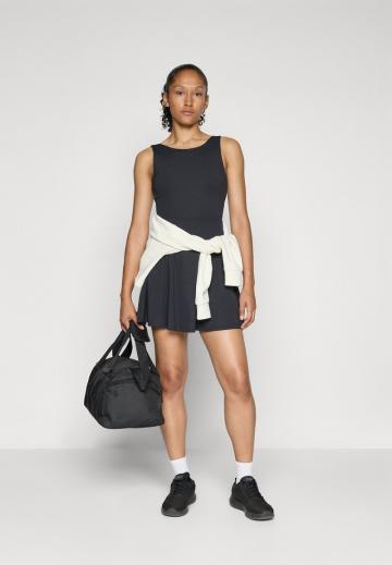 Спортивное платье