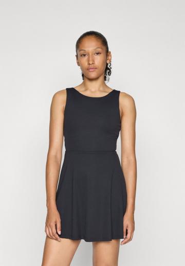 Спортивное платье